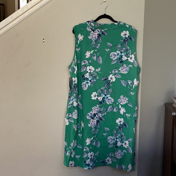 Jessica Howard Plus Size Point Collar Neck Sleeveless Floral Linen Shift Dress - Picture 5 of 11